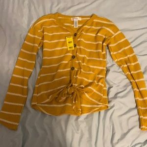NWT Tillys white fawn button up top, size small, yellow striped.